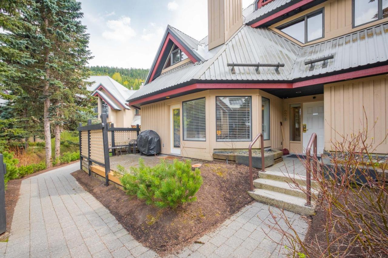 Snowberry By Outpost Whistler Villa Exterior photo